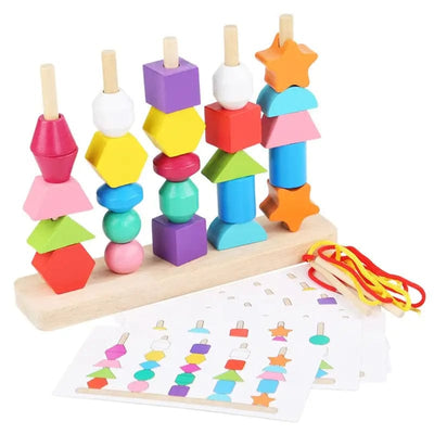 Photo d'un jeu d'éveil en bois Montessori pour enfants de 4 ans sur fond blanc