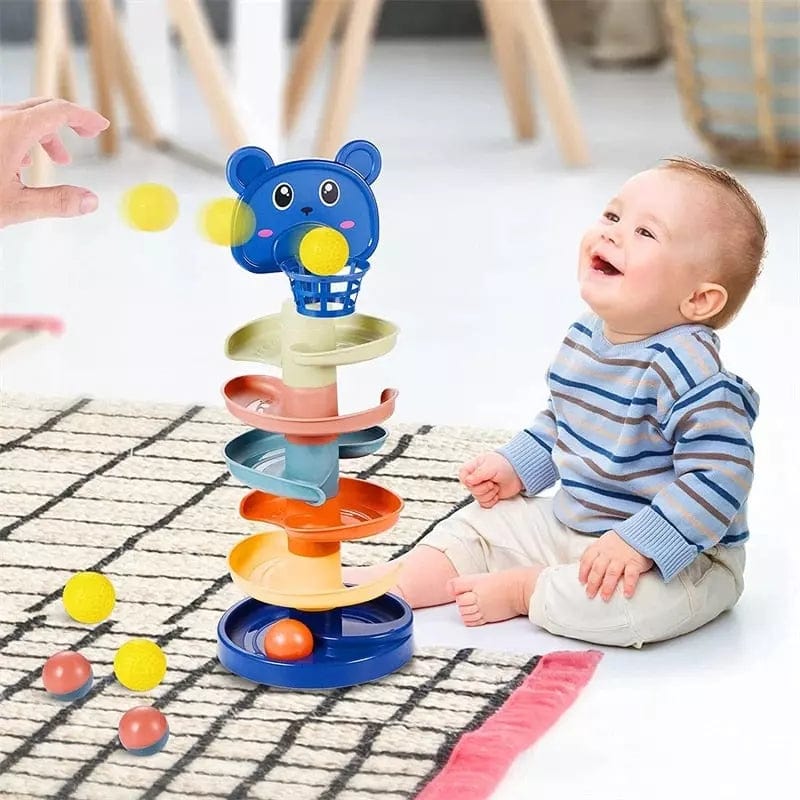 Photo d'un bébé qui joue avec un Jeu d'éveil Montessori pour enfants de 6 Mois