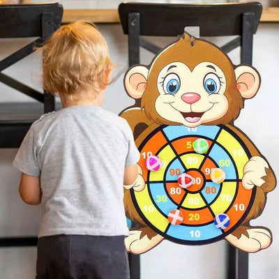 Enfant en train de lancer une balle - Jeux Montessori Éducatif 2 ans - La Cible Numérique