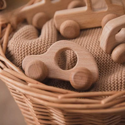 Voiture dans un panier - Jouet en bois Montessori 1 an - Les Compagnons Roulants 