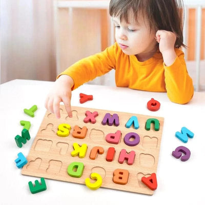 Enfant en train de jouet à l'alphabet magique - Jouets en bois Montessori 3 ans